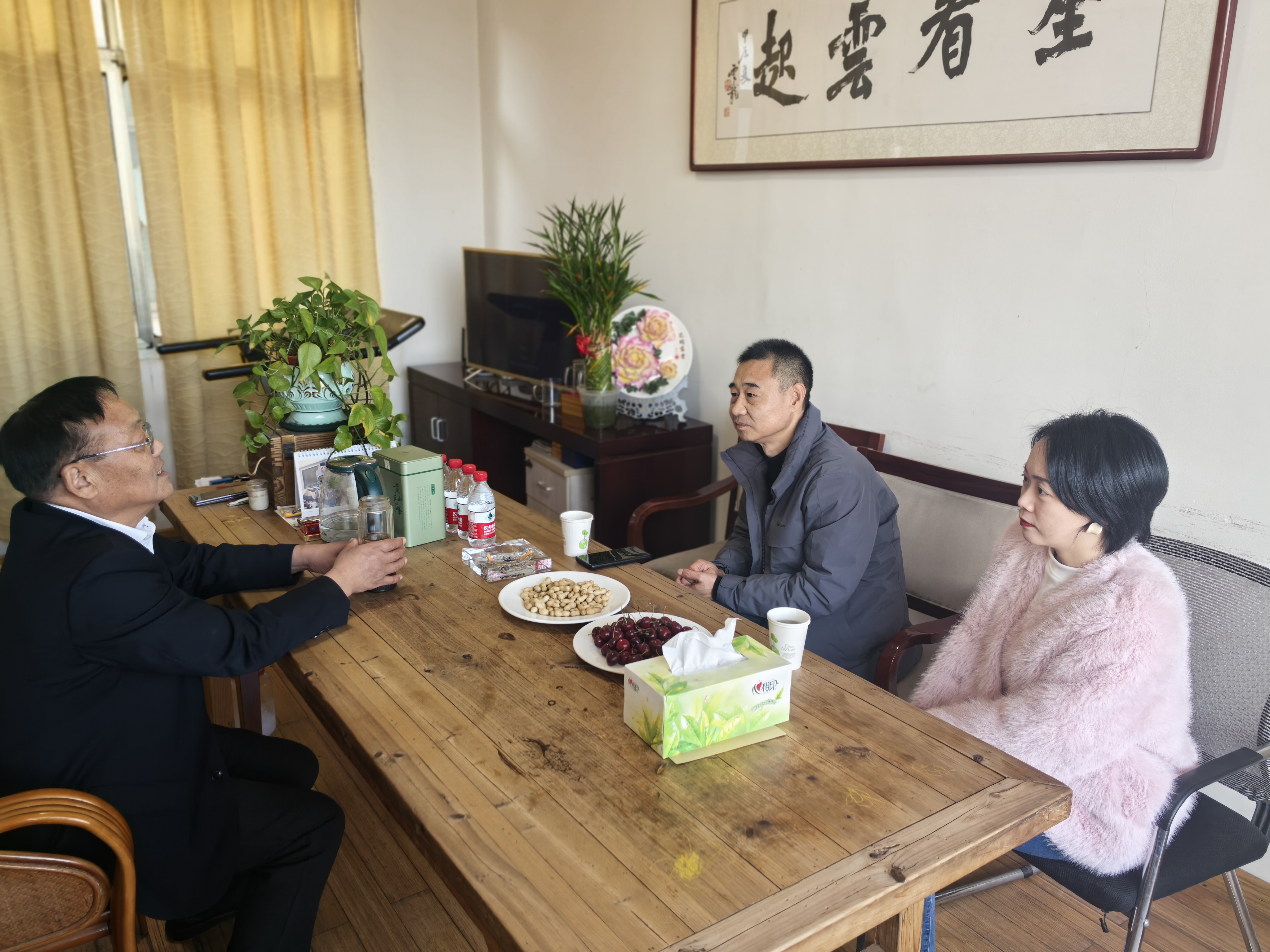 縣國投集團開展百名局長走“親戚”慰問活動 縣國投集團開展百名局長走“親戚”慰問活動